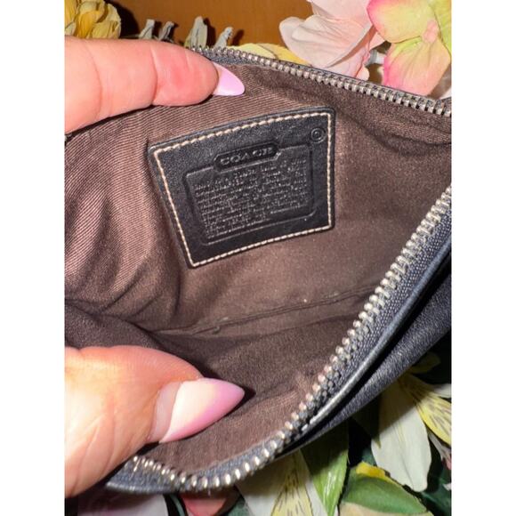 Coach Y2K leather Button Pocket Wristlet (600 - Picture 6 of 6